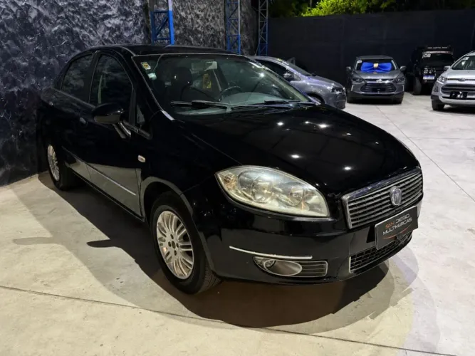 Fiat Linea Essence 1.8 Flex 16V 4P 2012