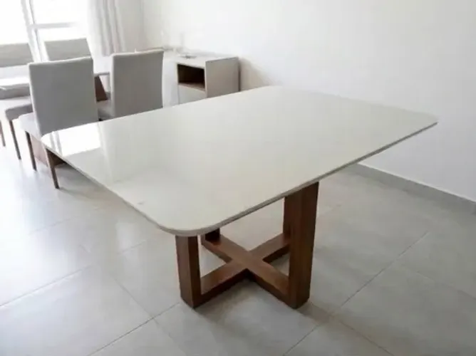 Mesa Tok&Stok 1,30x0,90m Branca com Madeira - Impecável