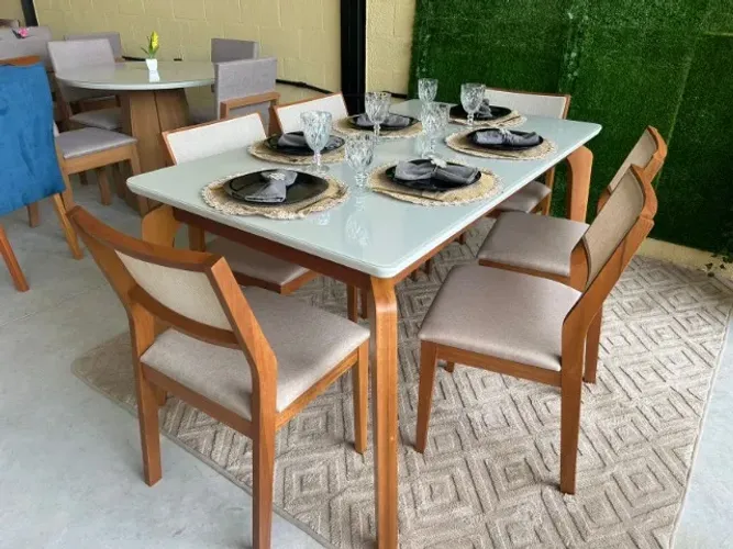 Mesa de Jantar com 06 casdeiras em promoção