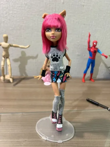 Howleen monster high customizada