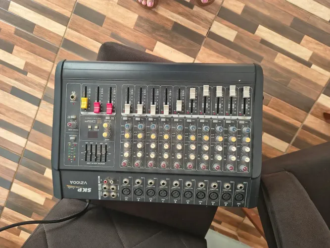 Mesa de som amplificada 