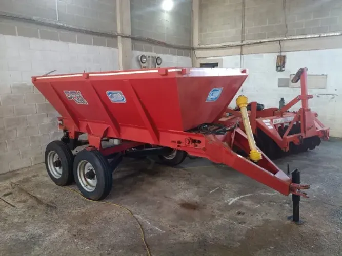Carreta Distribuidora de Calcáreo e Adubo - Asus DFH 6000
