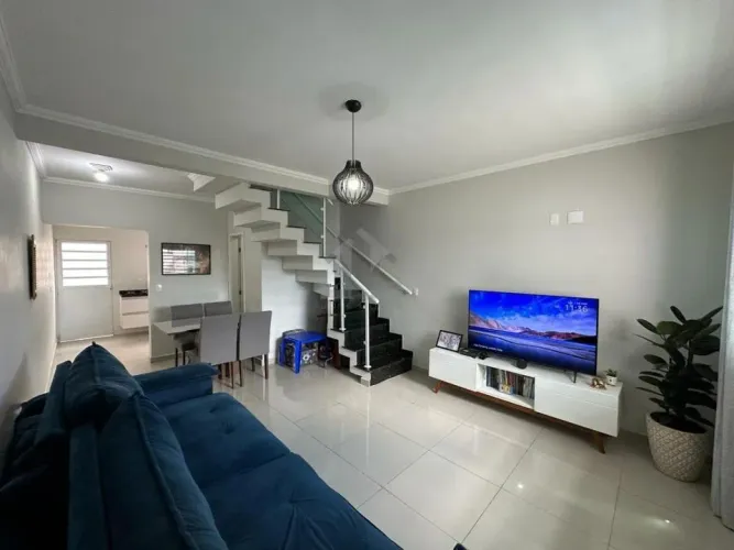 Sobrado para Venda em Mogi das Cruzes, Jardim Santos Dumont I, 2 dormitórios, 2 suítes, 3