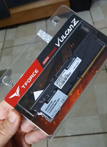 Memória RAM T-Force DDR4 8GB 3200MHz - NOVA LACRADA!
