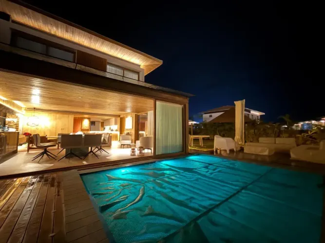 Casa a venda em Praia do Forte com 4 suites no Piscinas Naturais Reserva Jacarandás