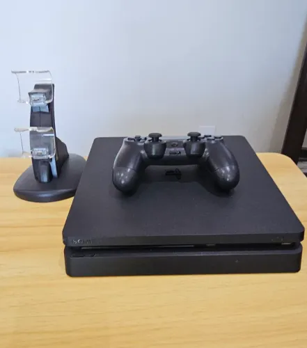 PlayStation 4 Slim 1TB seminovo