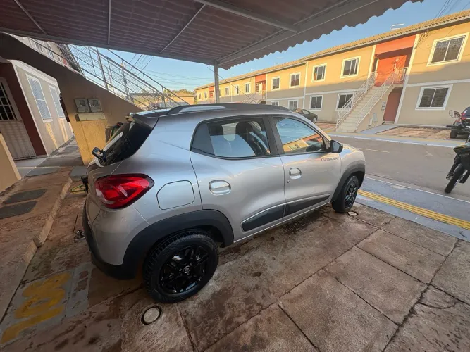 Renault Kwid Outsider 1.0 Flex 12V 5P Mec. 2020