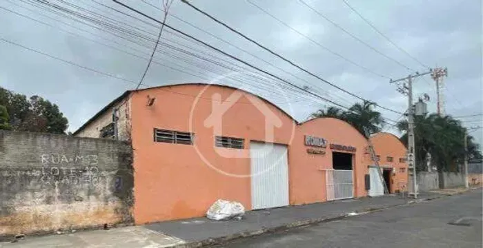 PÉ DIREITO ALTO -TRES BARRACÕES JUNTOS
