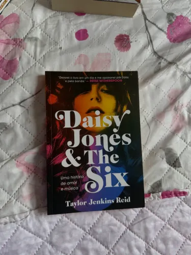 Livro: Daisy Jones & The Six | Bem conservado