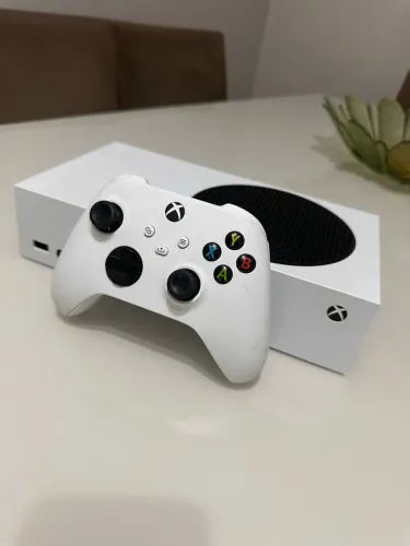Vendo Xbox séries s 512gb funcionando perfeitamente