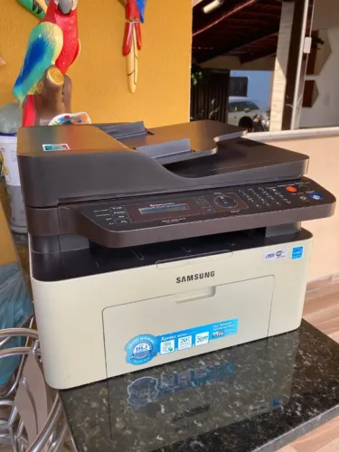 Impressora multifuncional monocromática Samsung Xpress SL-M2070FW + Estabilizador APC