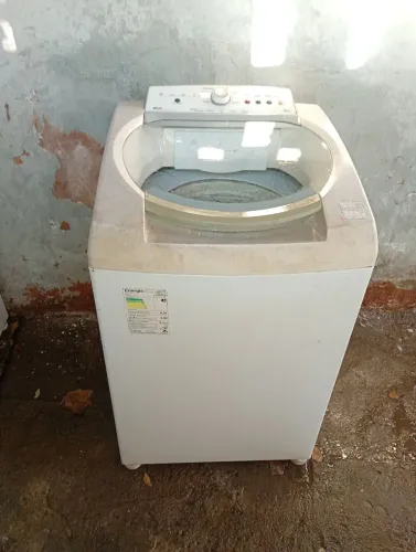 Vende se máquina de lavar 11 quilos com garantia de três meses aceito cartão