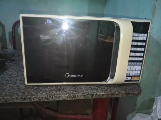 Microondas em perfeito estado funcionando tudo certinho