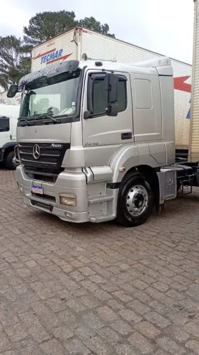 Vende se axor 2040 ,troca por carro da meu interesse, agregado na a teclar viagem p nordes