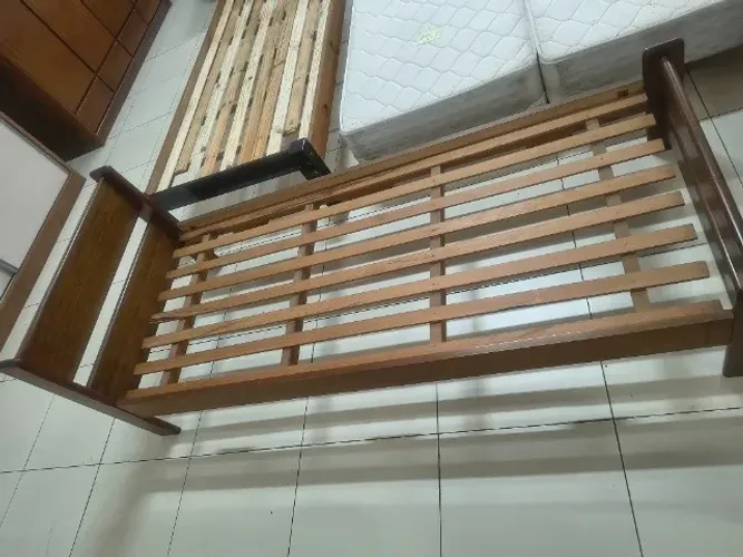 Cama Solteiro em Madeira
