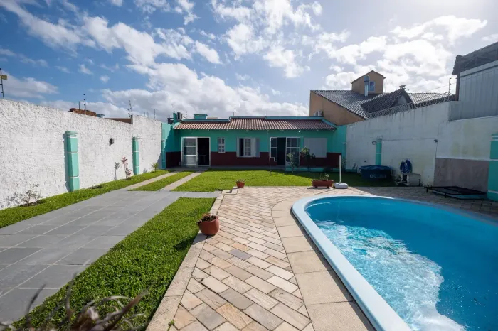 Casa mobiliada à venda no Laranjal com 98m², 3 quartos, piscina, espaço gourmet, 6 vagas e