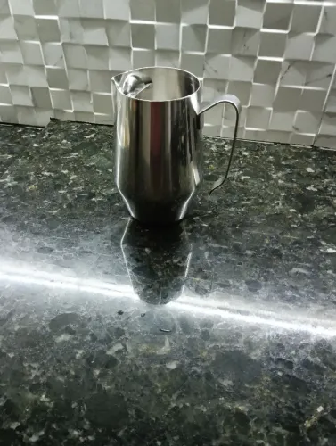 Linda jarra de inox