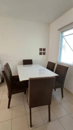 Mesa de jantar com 6 cadeiras