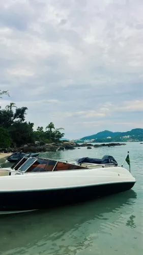 Lancha 19 pés muito nova 