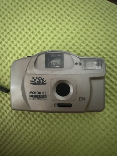 Câmera analógica Bella Motor 35mm compacta