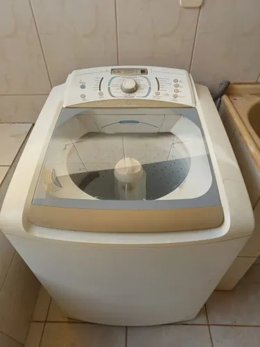Eletrolux Ultra Clean 15kg usada com defeito na Centrifugação