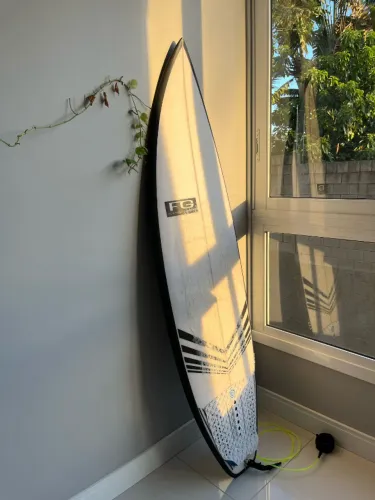 Prancha FG 6'2 Seminova (Na água 3x) + Acessórios