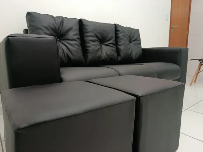 SOFÁ NOVO LUXUOSO EM COURO( MENOR VALOR)
