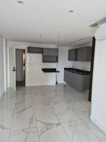 Helio Pires aluga Apartamento no Ed Felicitá 3/4 sendo 2 suites 2 vagas px da praça Batist
