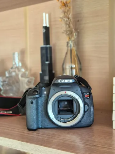 Camera Canon EOS Rebel T5i + bateria original extra