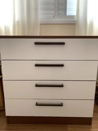 Cômoda com 4 Gavetas