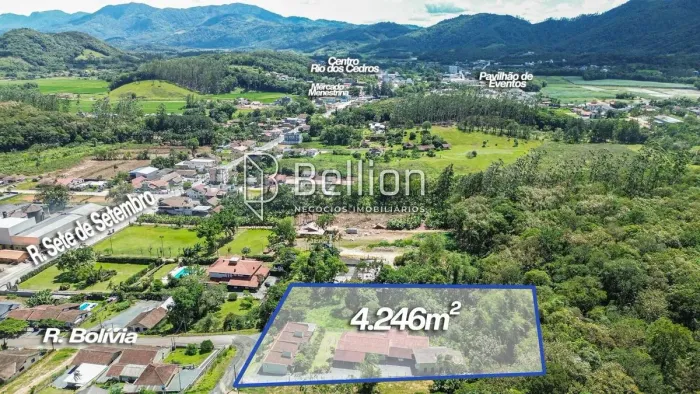 Conjunto de casas e terreno com 4.246m² no bairro Divinéia Rio dos Cedros