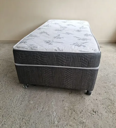 cama box de solteiro conjugada já está higienizado aceito pix ou dinheiro