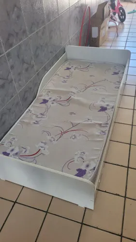Cama infantil com colchão 