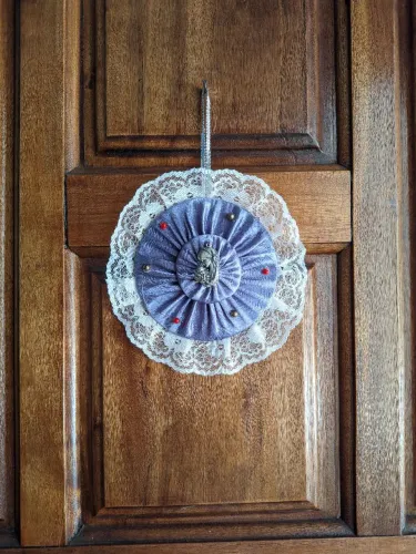 Enfeite de Porta Artesanal com Renda - Estilo Vintage
