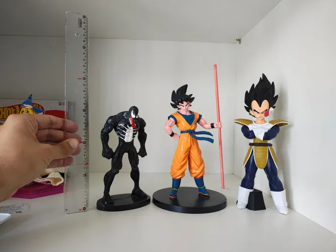Lote 3 actions figures - dragon ball spider Man Goku vegeta venom