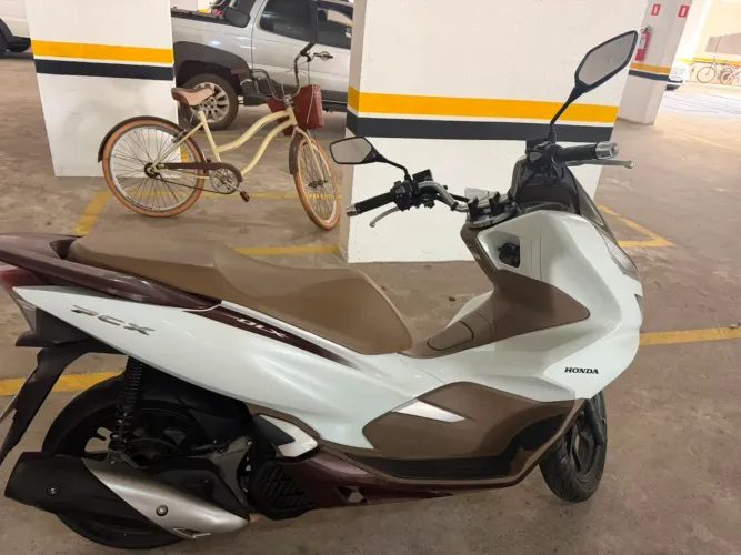VENDO PCX DLX 2021 APENAS 7700 km rodados.