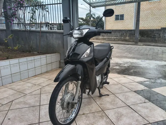 Biz com partida elétrica 