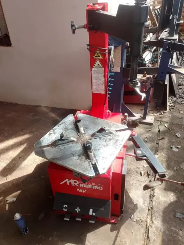 1 desmontadora de pneus 1 balamciadora de pneus 