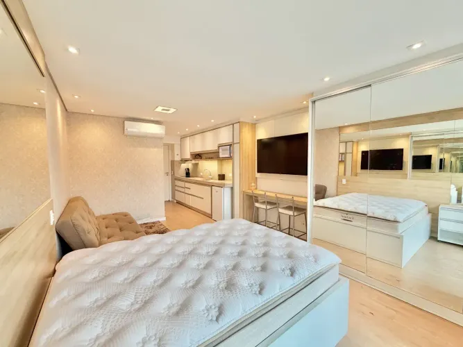 Lindo Apartamento Studio 100% mobiliado em localização central - com vaga de garagem!