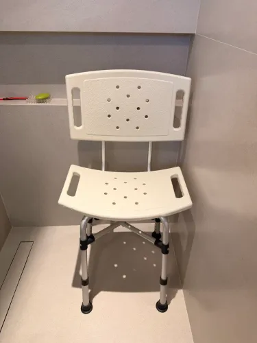 Banco para Banho com Encosto Regulável até 170 kg - Excelente Estado