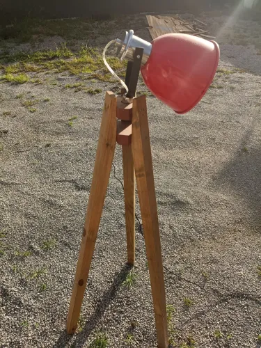 Luminária de chão alta tripé