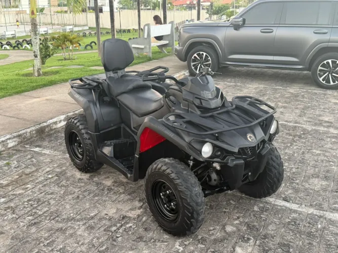 Quadriciclo Can-Am 570cc