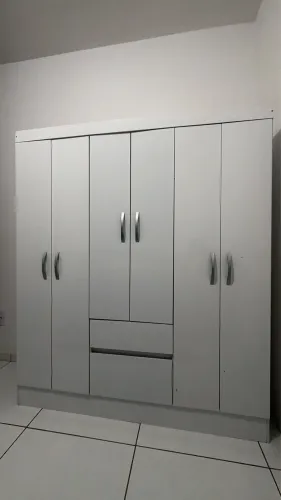 Vendo guarda-roupa novo por 400,00 reais no pix.