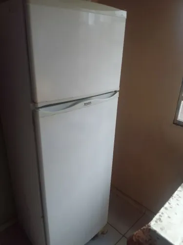 Vendo esta geladeira