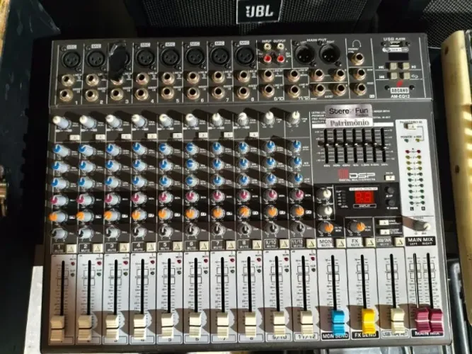 Mesa de som Arcano 12 canais