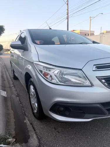 Chevrolet Onix Hatch LT 1.0 8V Flex Power Mec. 4P 2013
