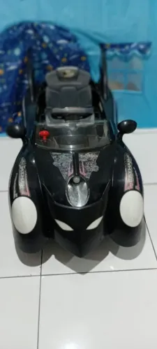Vende-se um carro elétrico infantil, do Batma. Não faço entrega. .