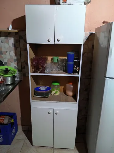 Armário pequeno de cozinha