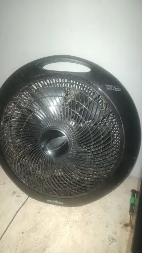 Vendo circulador de ar 30 cm/127 volts funcionando perfeitamente 
