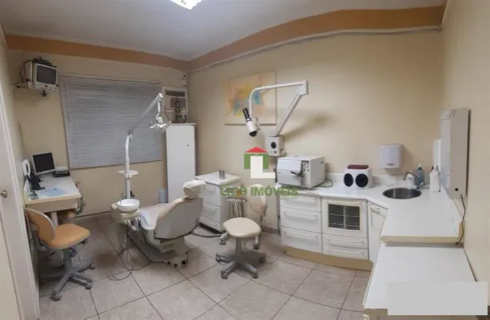Casa comercial para locação ou venda, com 97m² com equipamentos odontológicos, na Vila Pai